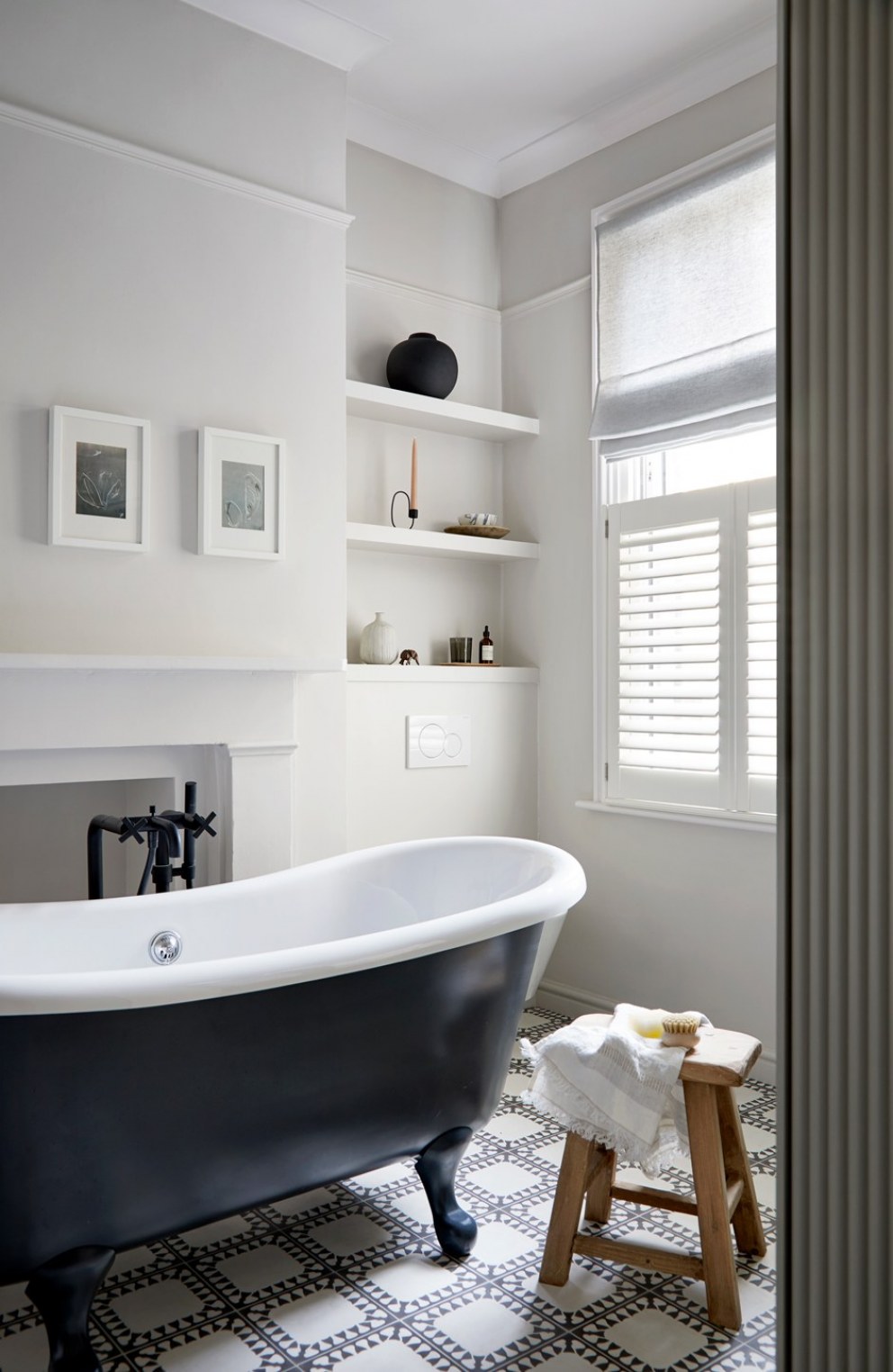 Ramsden Road | Monochrome master bathroom | Interior Designers